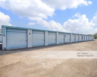Photo 3 of Lake Jackson Self Storage - 212 Abner Jackson Pkwy, Lake Jackson, TX