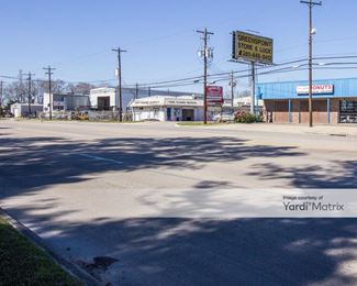 Photo 2 of Greenspoint Store-Lock - 1209 Aldine Bender Road, Houston, TX