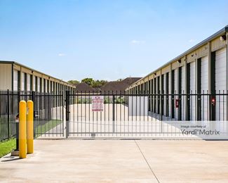 Photo 2 of iStorage - 8750 Bailey Road, Manvel, TX