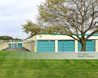 Photo 5 of Storage Rentals of America - 1200 Davis Road, Elgin, IL