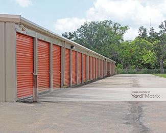 Photo 5 of An Extra Attic - 19871 North Highway 36, Brazoria, TX