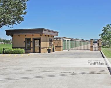 Storage Units for Rent available at 4547 Main Street, Pearland, TX 77581