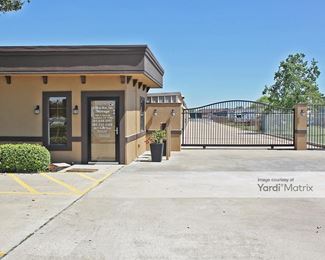 Photo 2 of U-Stor Mor - 4547 Main Street, Pearland, TX