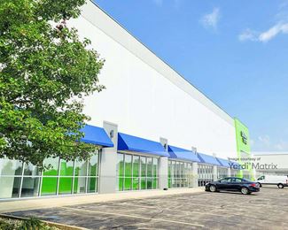 Photo 3 of Extra Space Storage - 1650 North Randall Road, Aurora, IL