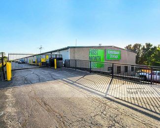 Photo 2 of Extra Space Storage - 2625 East Main Street, Saint Charles, IL