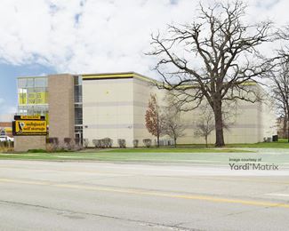 Photo 2 of Safeguard Self Storage - 523 West Algonquin Road, Arlington Heights, IL