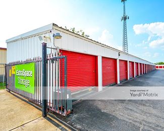 Photo 2 of Extra Space Storage - 6045 Fairmont Pkwy, Pasadena, TX