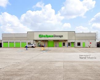 Photo 3 of Extra Space Storage - 900 NASA Pkwy, Webster, TX