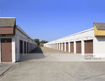 Photo 4 of Northwood Forest Store-Lock - 12245 Northwood Forest Drive, Houston, TX