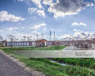Photo 2 of 1st Choice Storage - 9519 Warren Road, Mont Belvieu, TX