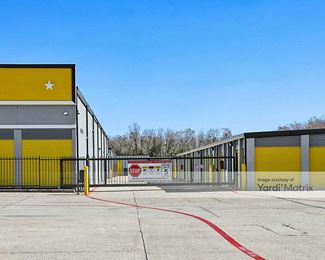 Photo 4 of Storage King USA - 4624 Garth Road, Baytown, TX