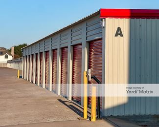 Photo 3 of Public Storage - 4013 Center Street, Deer Park, TX