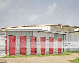 Photo 3 of Best N Texas Self Storage - 921 South Shanks, Clute, TX