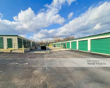 Storage Units for Rent available at 880 East Rollins Road, Round Lake Beach, IL 60073