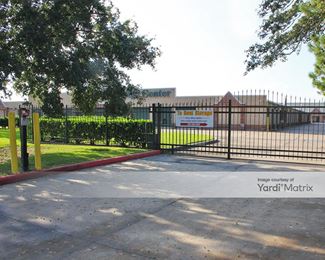 Photo 2 of Extra Space Storage - 14102 Bay Pointe Court, Houston, TX
