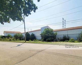 Photo 4 of Storage Rentals of America - 210 John Street, North Aurora, IL