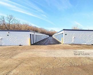 Photo 4 of Oakbrook Storage - 0S680 IL Hwy 83, Oakbrook Terrace, IL