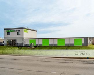 Photo 2 of Extra Space Storage - 1812 North Larkin Avenue, Crest Hill, IL