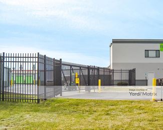 Photo 5 of Extra Space Storage - 1812 North Larkin Avenue, Crest Hill, IL