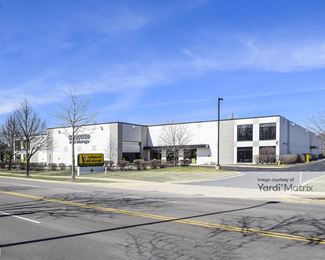 Photo 2 of Safeguard Self Storage - 638 East Saint Charles Road, Lombard, IL