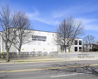 Photo 3 of Safeguard Self Storage - 638 East Saint Charles Road, Lombard, IL
