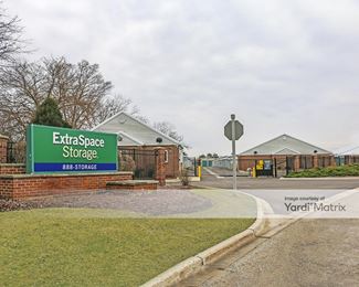 Photo 1 of Extra Space Storage - 200 Parkway Drive, Lincolnshire, IL
