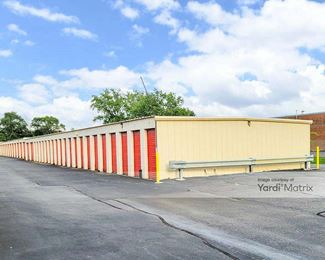Photo 4 of Storage Rentals of America - 1797 North Delany Road, Gurnee, IL