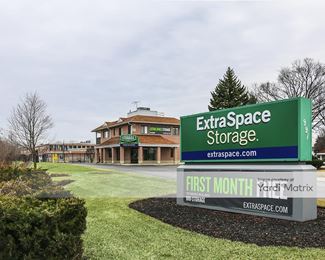 Photo 2 of Extra Space Storage - 991 Milwaukee Avenue, Deerfield, IL