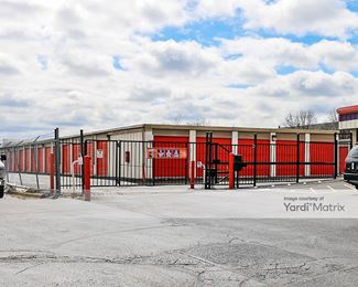 Photo 3 of Public Storage - 2901 Touhy Avenue, Elk Grove Village, IL
