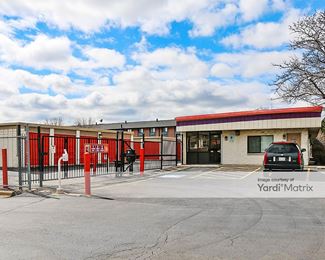 Photo 4 of Public Storage - 2901 Touhy Avenue, Elk Grove Village, IL