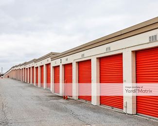 Photo 3 of Public Storage - 130 Hillcrest Blvd, Schaumburg, IL