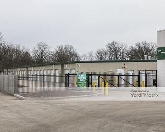 Photo 3 of StorageMart - 2021 Waukegan Road, Deerfield , IL