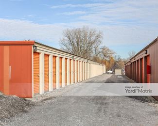 Photo 5 of Storage Rentals of America - 284 Main Street, Antioch, IL