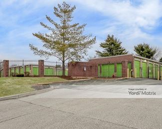 Photo 1 of Extra Space Storage - 940 Shackelford Road, Florissant, MO