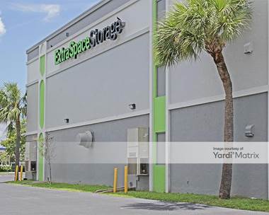 Storage Units for Rent available at 4950 North Dixie Hwy, Oakland Park, FL 33334