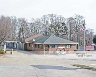 Photo 2 of American Flag Self Storage - 3910 Battleground Avenue, Greensboro, NC