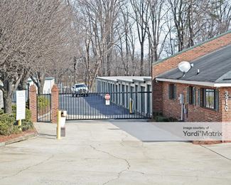 Photo 4 of American Flag Self Storage - 3910 Battleground Avenue, Greensboro, NC
