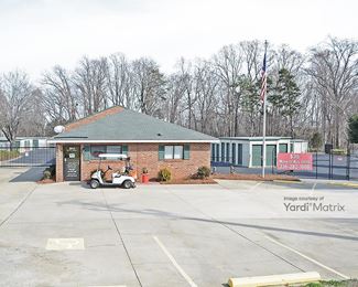 Photo 5 of American Flag Self Storage - 3910 Battleground Avenue, Greensboro, NC