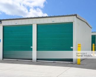 Photo 3 of Stor It Self Storage - 169 West Gibbons Avenue, Porterville, CA
