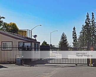 Photo 1 of Security Public Storage - 2633 West Shaw Avenue, Fresno, CA