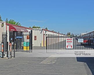 Photo 2 of Security Public Storage - 2633 West Shaw Avenue, Fresno, CA