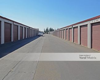 Photo 3 of Security Public Storage - 2633 West Shaw Avenue, Fresno, CA