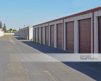 Photo 4 of Security Public Storage - 2633 West Shaw Avenue, Fresno, CA
