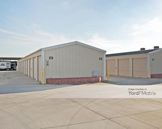Photo 4 of Heritage Self Storage - 1885 East Dinuba Avenue, Reedley, CA