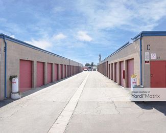 Photo 4 of CubeSmart Self Storage - 625 South Lovers Lane, Visalia, CA