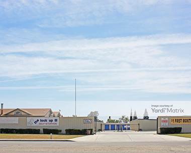 Storage Units for Rent available at 3863 South Chester, Bakersfield, CA 93304