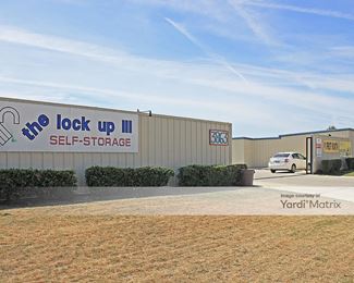 Photo 4 of Lock-Up III, The - 3863 South Chester, Bakersfield, CA