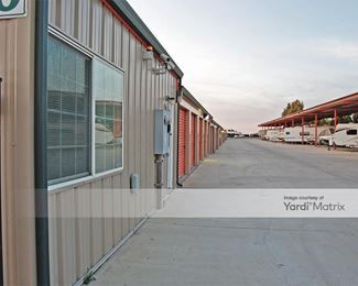 Photo 3 of Willmott Self Storage - 220 West Willmott Avenue, Los Banos, CA