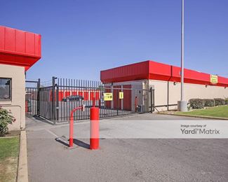 Photo 2 of SecurCare Self Storage - 4050 Chester Avenue, Bakersfield, CA