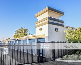 Photo 2 of Stor It Self Storage - 2491 Alluvial Avenue, Clovis, CA